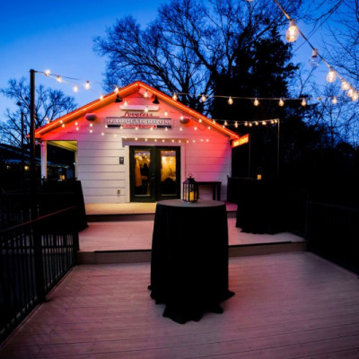 event-venue-outdoor-deck-with-string-lights